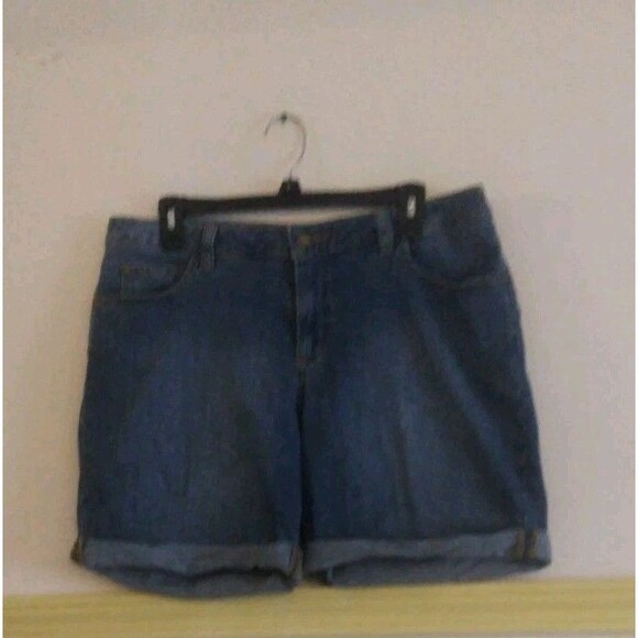 Croft & Barrow  Denim Blue Shorts Classic Fit Stretch Women's size 12 - Picture 1 of 3
